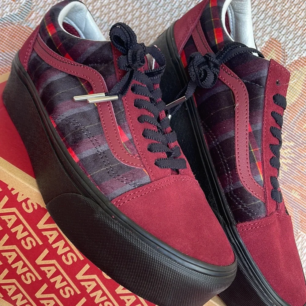 Vans Old Skool Stacked 
Velvet Plaid Port/Black
VNOA7Q5M02Y
WMNS Platforms - Picture 8 of 16